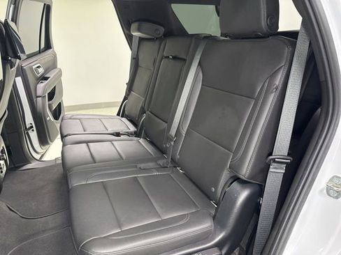 Used 2021 Chevrolet Tahoe Z71 w/ Luxury Package AWD/4WD image 28