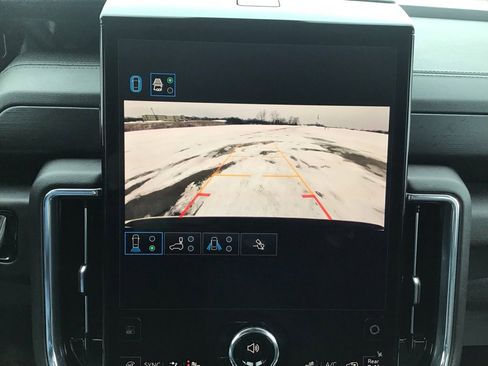 Used 2025 GMC Yukon XL Denali image 44