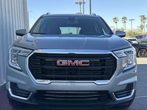 Used 2023 GMC Terrain SLE w/ Driver Convenience Package image 6