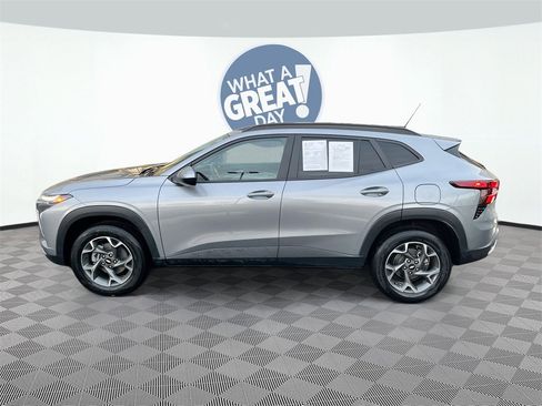 Used 2024 Chevrolet Trax LT image 4