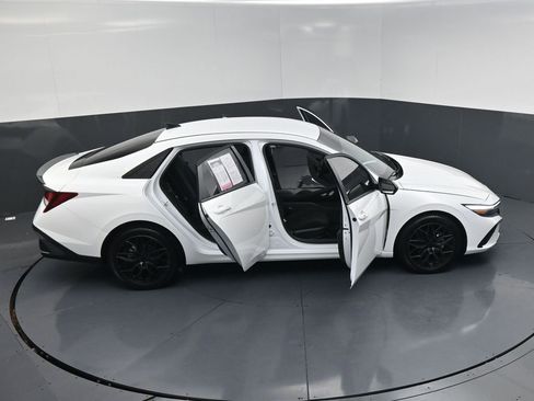 Used 2025 Hyundai Elantra Sport FWD image 23