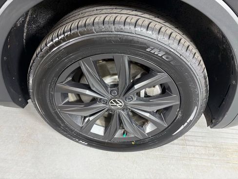 Used 2024 Volkswagen Tiguan SE FWD image 12