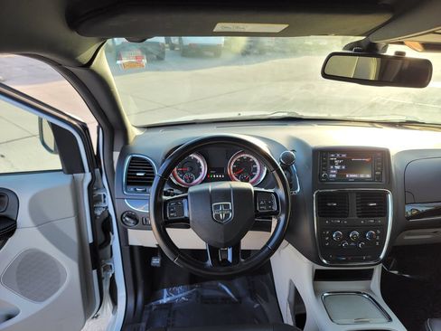 Used 2020 Dodge Grand Caravan SXT FWD image 19