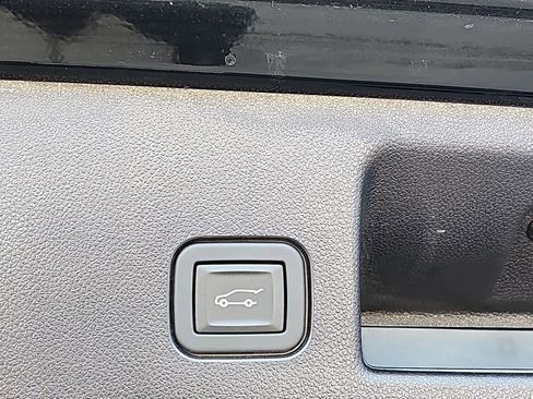 Used 2024 Chevrolet Equinox EV RS FWD image 16