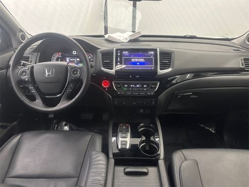 Used 2018 Honda Pilot Touring image 25