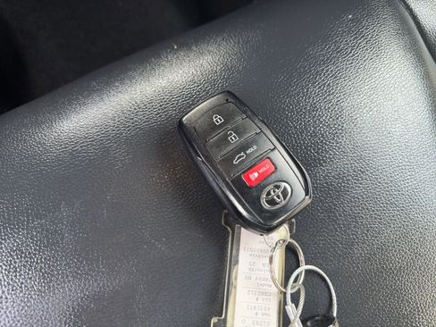 Used 2025 Toyota Camry SE image 21