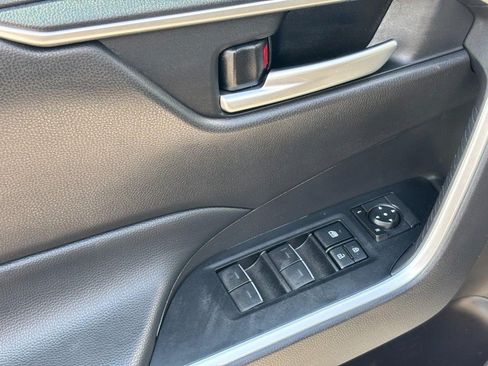 Used 2025 Toyota RAV4 XLE AWD/4WD image 18