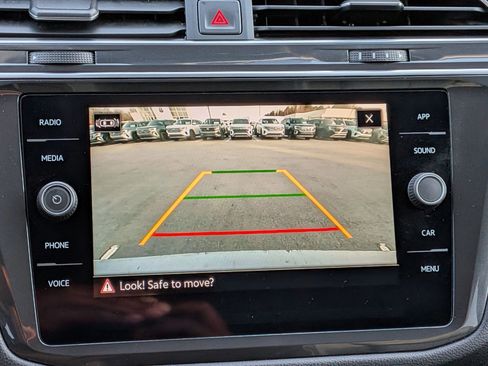 Used 2022 Volkswagen Tiguan SE image 23