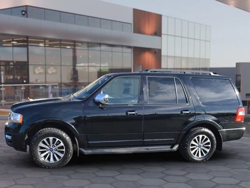 Used 2017 Ford Expedition XLT image 3
