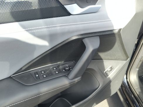 New 2026 Volkswagen Tiguan SE image 13