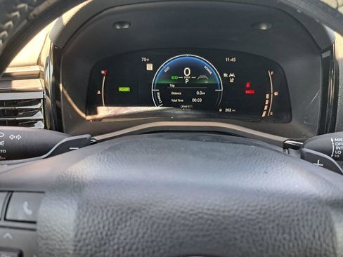 Used 2025 Toyota Camry SE w/ Multimedia Upgrade Package image 11