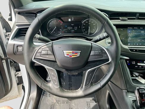 Used 2025 Cadillac XT5 Premium Luxury FWD image 11