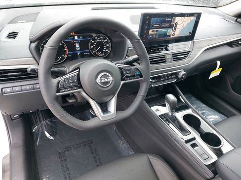 Used 2025 Nissan Altima 2.5 SL FWD image 13