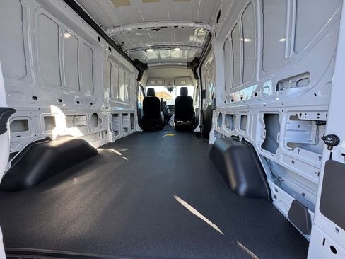 New 2026 Ford Transit 250 148 Medium Roof image 7