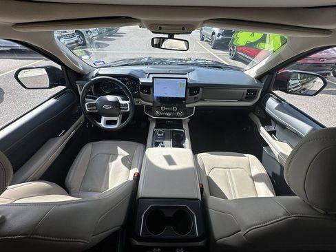 Used 2024 Ford Expedition Limited RWD image 18