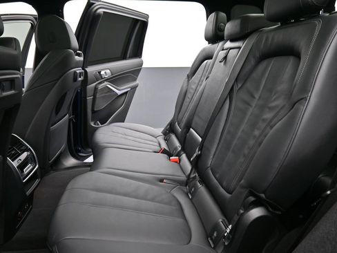 Used 2022 BMW X7 xDrive40i w/ M Sport Package image 15