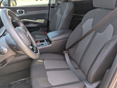 Certified 2025 Kia Sorento LX FWD image 26