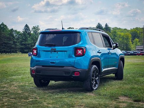 Used 2022 Jeep Renegade Altitude AWD/4WD image 3