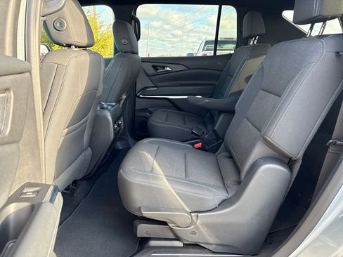 Used 2025 Chevrolet Traverse LT image 29