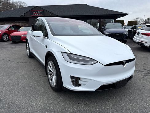 Used 2016 Tesla Model X 60D image 10