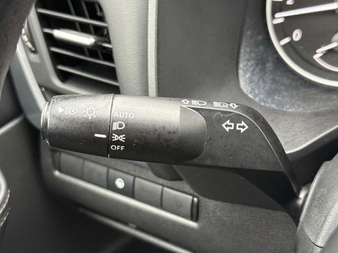 Used 2024 Nissan Rogue SV image 15