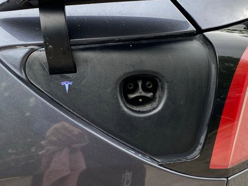 Used 2022 Tesla Model Y Performance AWD/4WD image 13