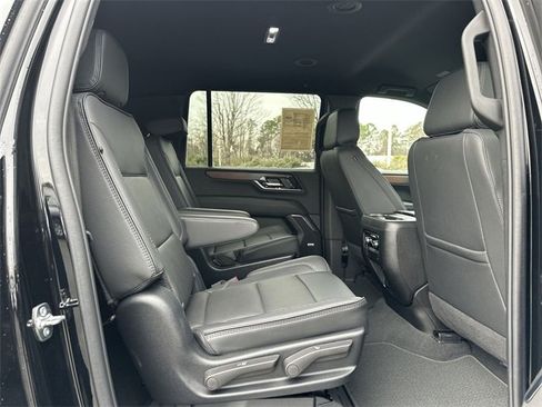 Used 2025 GMC Yukon XL Denali image 26