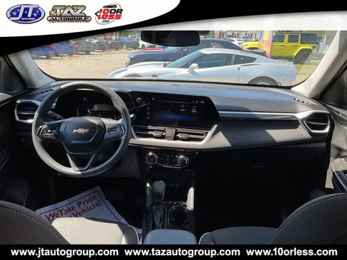 Used 2025 Chevrolet TrailBlazer LT AWD/4WD image 13