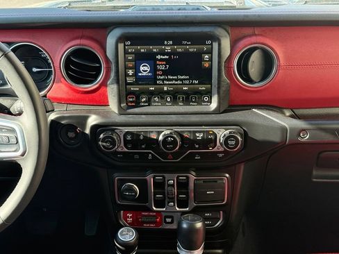 Used 2023 Jeep Wrangler Unlimited Rubicon 4xe AWD/4WD image 15