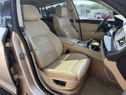 Used 2012 BMW 550i Gran Turismo xDrive w/ Driver Assistance Pkg AWD/4WD image 14