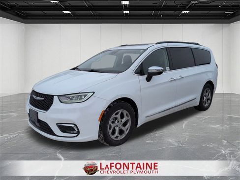 Used 2023 Chrysler Pacifica Limited image 4