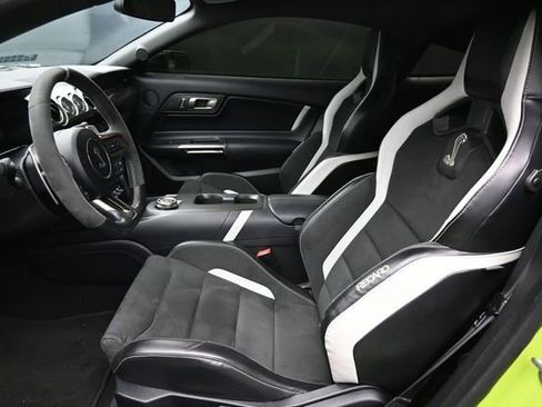 Used 2020 Ford Mustang Shelby GT500 w/ Technology Package RWD image 13
