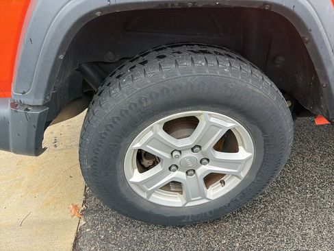 Used 2018 Jeep Wrangler Unlimited Sport S image 11