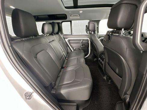 Used 2025 Land Rover Defender 110 S image 25