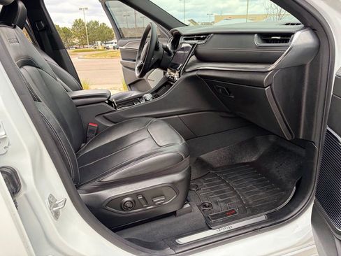 Used 2022 Jeep Grand Cherokee Overland AWD/4WD image 25