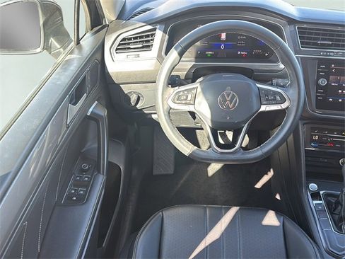 Used 2023 Volkswagen Tiguan SE image 20