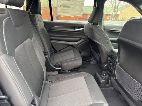 New 2025 Jeep Grand Cherokee L Laredo image 11