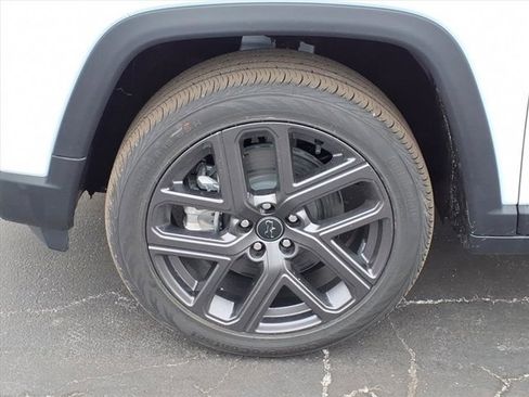 New 2026 Jeep Compass Latitude image 20