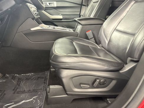 Used 2023 Ford Explorer XLT w/ Equipment Group 202A AWD/4WD image 21