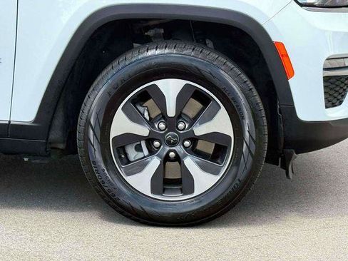 Certified 2024 Jeep Grand Cherokee Limited 4xe AWD/4WD image 9