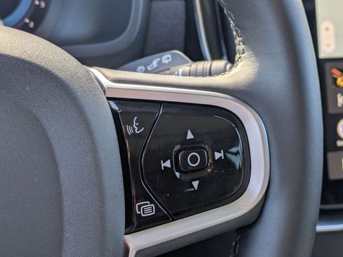 Used 2025 Volvo XC90 B6 Plus image 17