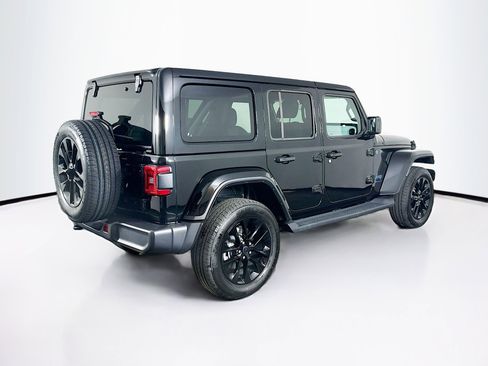 Used 2025 Jeep Wrangler Sahara image 9