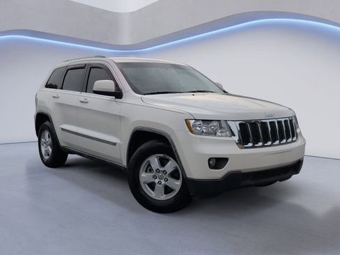 Used 2011 Jeep Grand Cherokee Laredo RWD image 2
