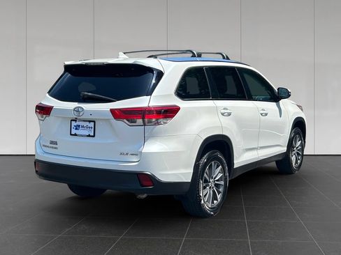 Used 2019 Toyota Highlander XLE w/ Carpet Mat Package (TMS) AWD/4WD image 5