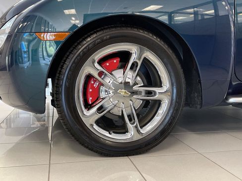 Used 2005 Chevrolet SSR w/ Preferred Equipment Group RWD image 2