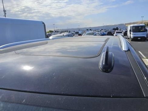 Used 2023 Cadillac Escalade Premium Luxury AWD/4WD image 2