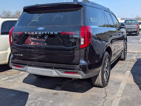 Used 2025 Ford Expedition Platinum image 3