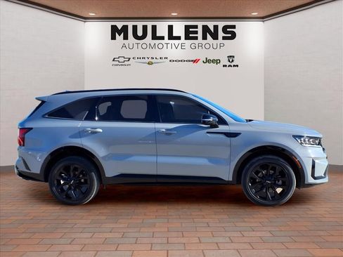 Used 2022 Kia Sorento SX image 4