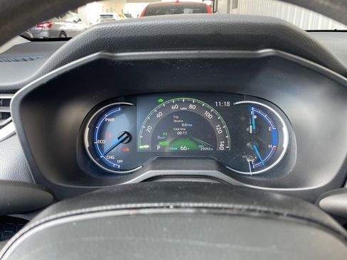 Used 2025 Toyota RAV4 LE image 39