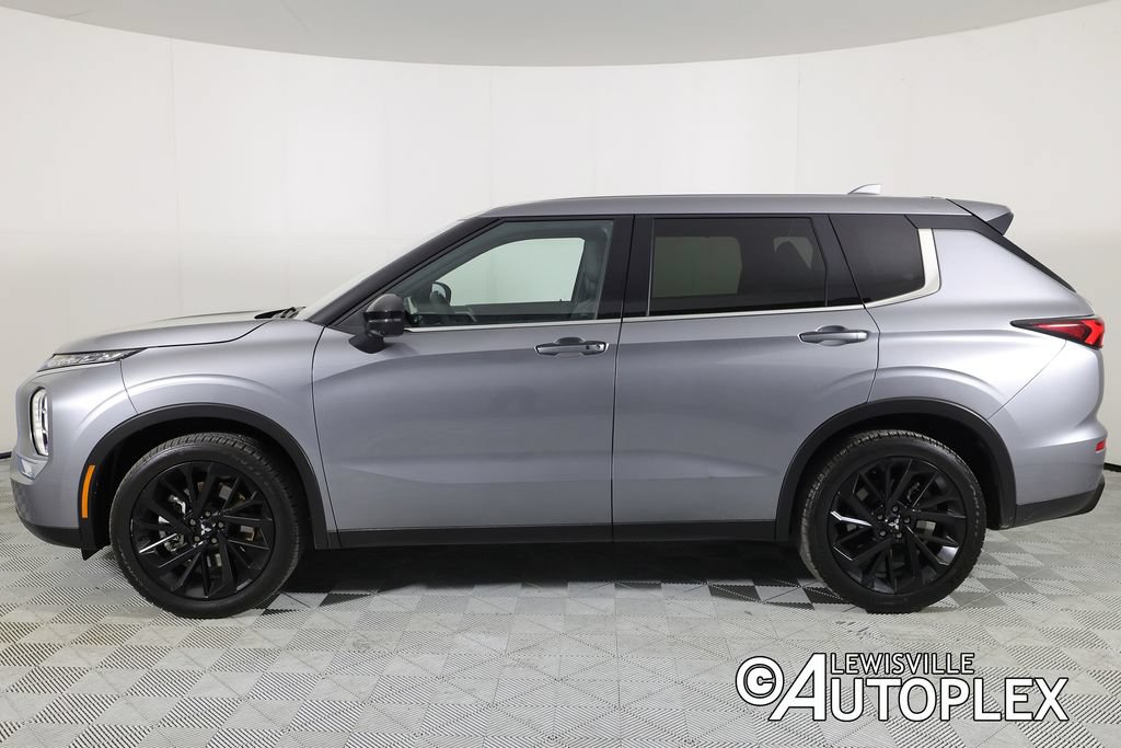 Used 2024 Mitsubishi Outlander SE Black Edition FWD image 8